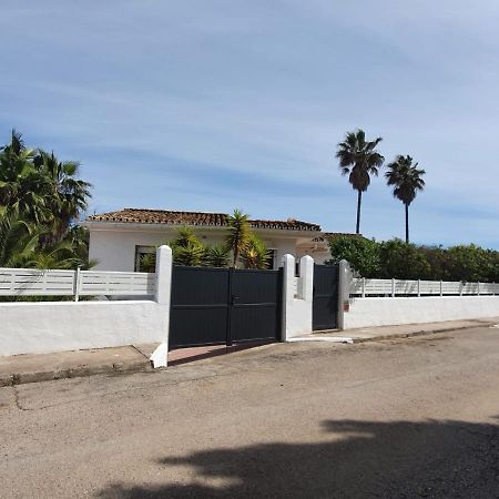 Beautiful 5 Bedroom Villa With Private Pool With Stunning Sea Views, Walking Distances To Shops Restaurants Beach Manilva Zewnętrze zdjęcie