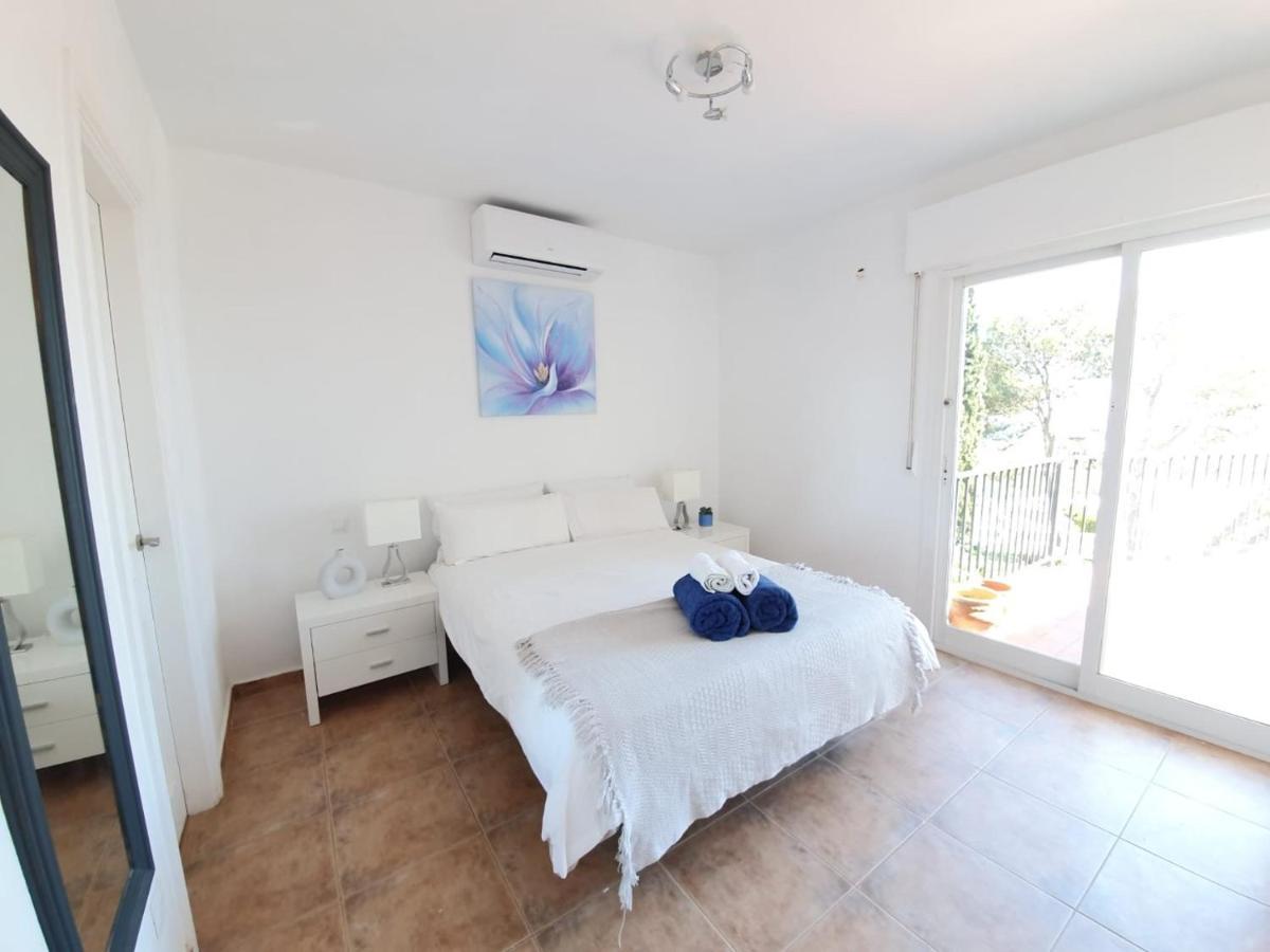 Beautiful 5 Bedroom Villa With Private Pool With Stunning Sea Views, Walking Distances To Shops Restaurants Beach Manilva Zewnętrze zdjęcie