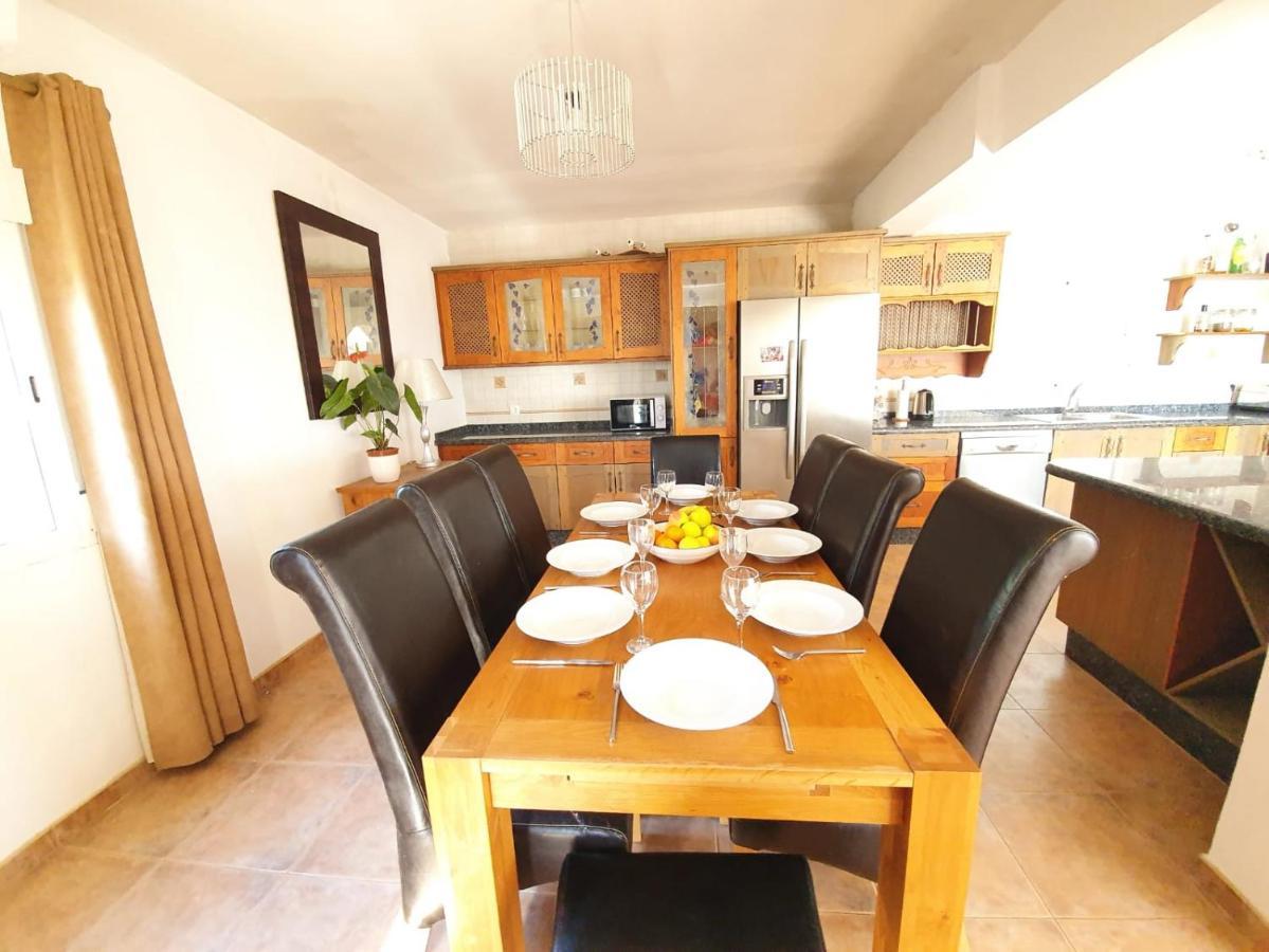 Beautiful 5 Bedroom Villa With Private Pool With Stunning Sea Views, Walking Distances To Shops Restaurants Beach Manilva Zewnętrze zdjęcie