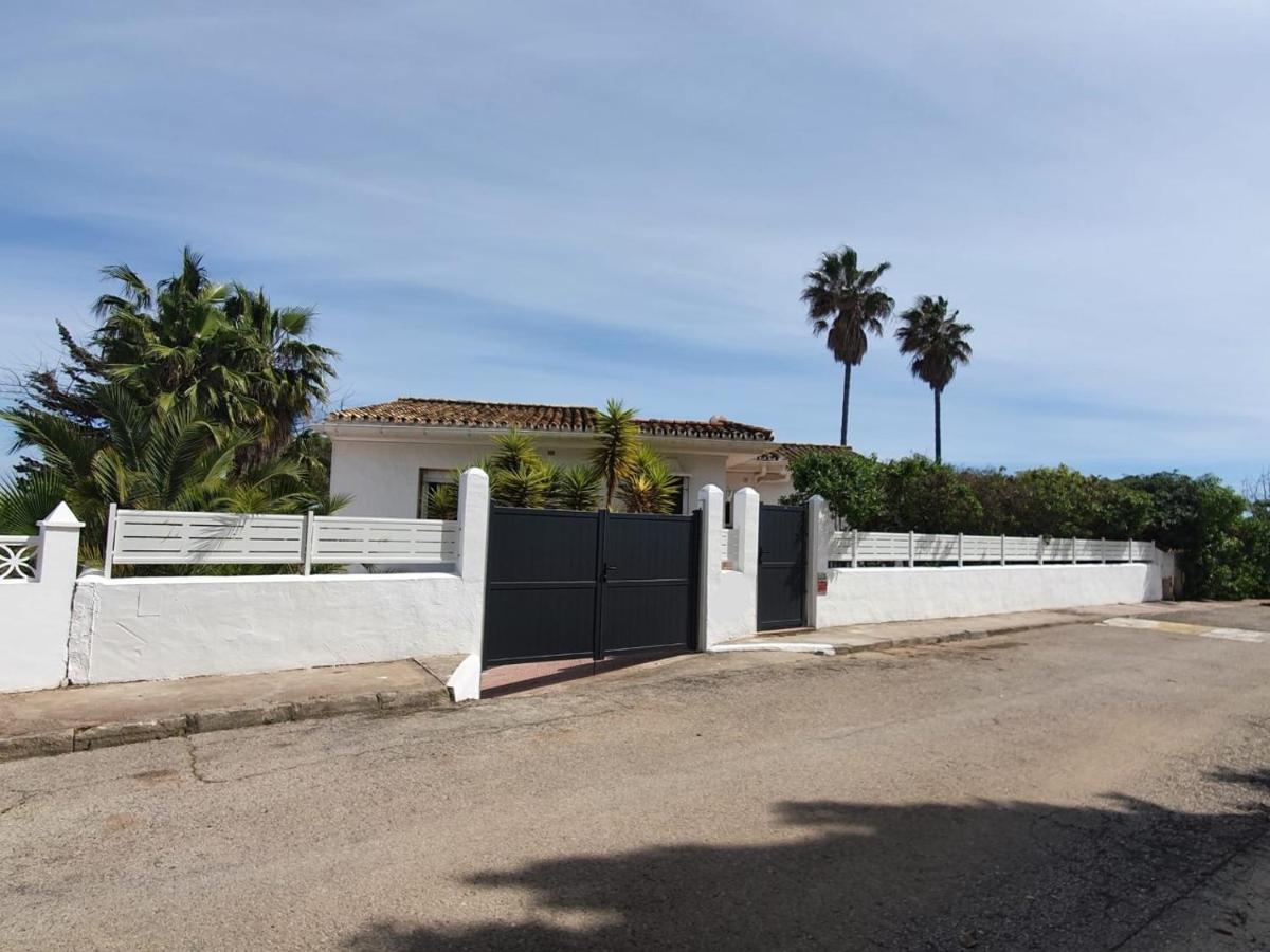 Beautiful 5 Bedroom Villa With Private Pool With Stunning Sea Views, Walking Distances To Shops Restaurants Beach Manilva Zewnętrze zdjęcie