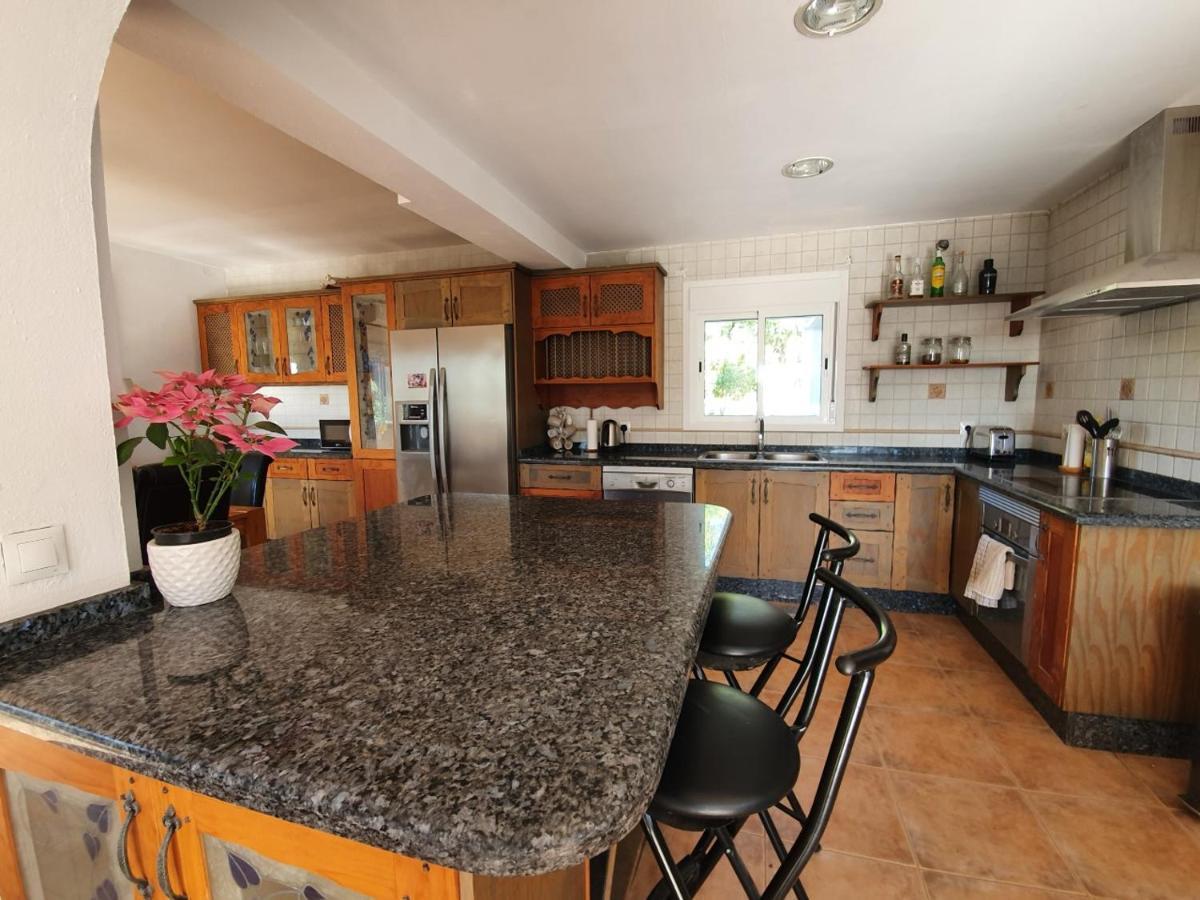 Beautiful 5 Bedroom Villa With Private Pool With Stunning Sea Views, Walking Distances To Shops Restaurants Beach Manilva Zewnętrze zdjęcie