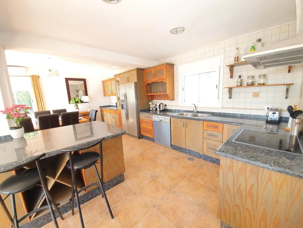 Beautiful 5 Bedroom Villa With Private Pool With Stunning Sea Views, Walking Distances To Shops Restaurants Beach Manilva Zewnętrze zdjęcie