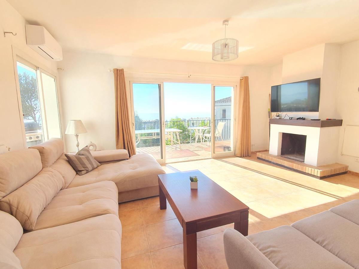 Beautiful 5 Bedroom Villa With Private Pool With Stunning Sea Views, Walking Distances To Shops Restaurants Beach Manilva Zewnętrze zdjęcie