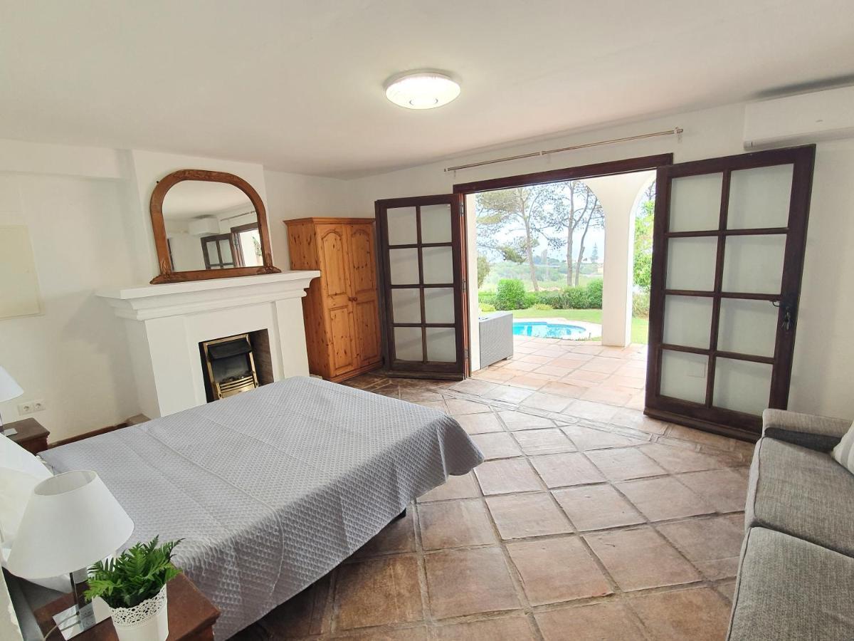 Beautiful 5 Bedroom Villa With Private Pool With Stunning Sea Views, Walking Distances To Shops Restaurants Beach Manilva Zewnętrze zdjęcie